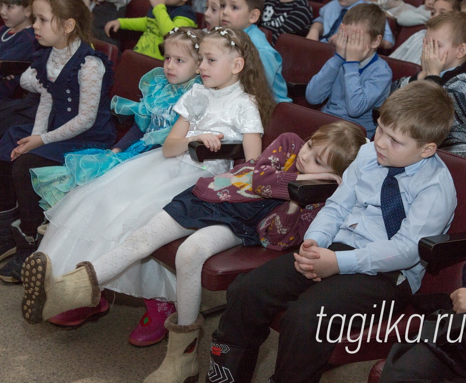 Дзержинский дворец творчества. Новогодний спектакль.