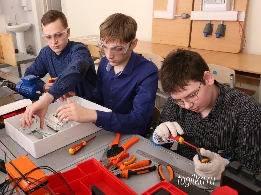  Я б в электрики пошел…