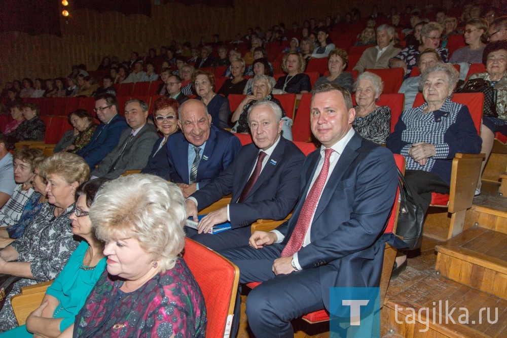 В Нижнем Тагиле наградили учителей