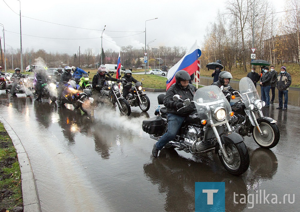 В Нижнем Тагиле открыли движение по улице Серова.

Первой обновленное полотно опробовала колонна байкеров.

Татьяна Шарыгина
Фото Сергея Казанцева