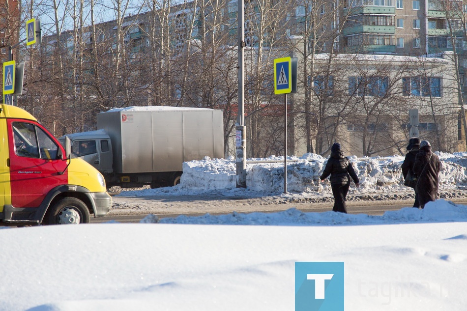 Нижний Тагил. Уборка снега. Зима. Коммунальное хозяйство.