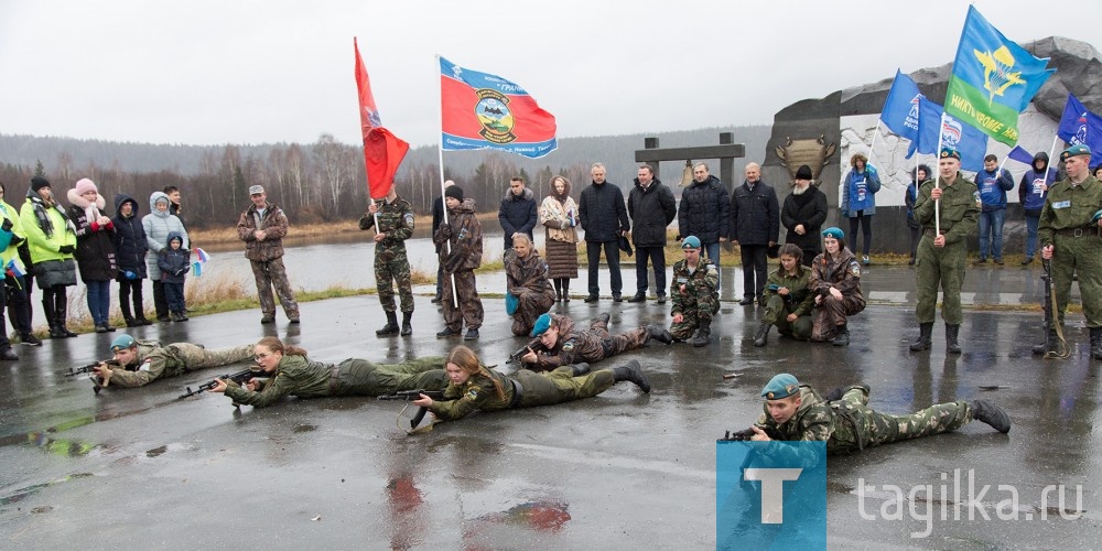 Владислав Пинаев открыл митинг в деревне Усть-Утка , посвященный Дню народного единства