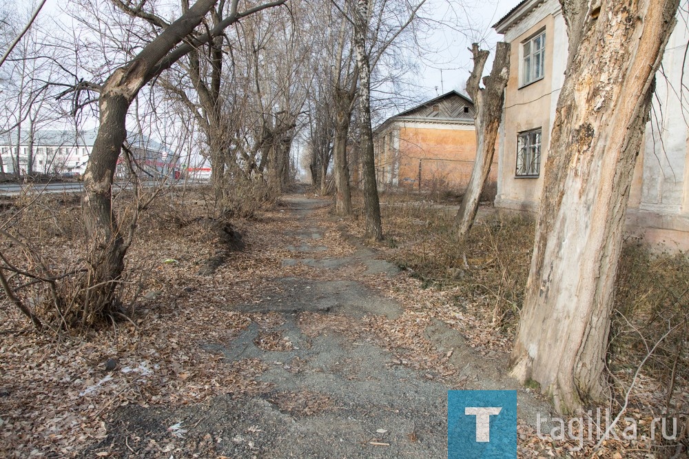 Старый тротуар на Максима Горького.