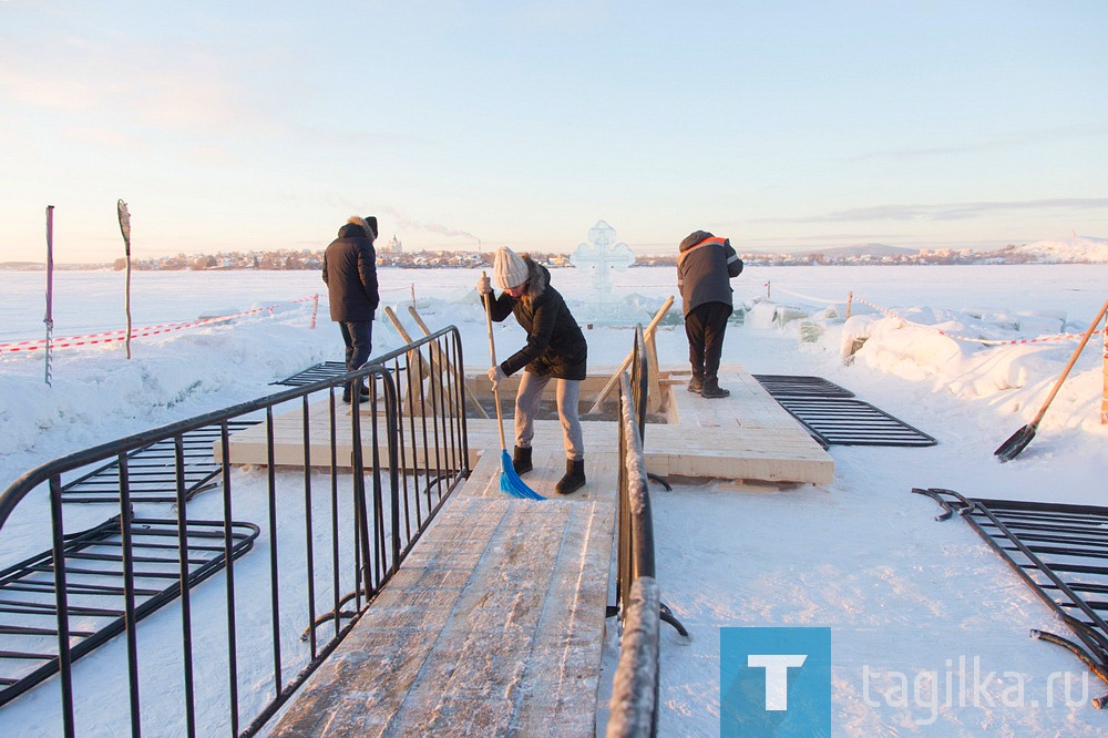 Крещенская купель оборудована на городском пруду у клуба моржей