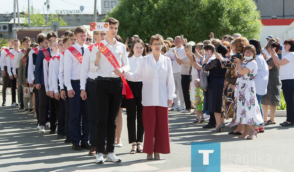 В школах Нижнего Тагила прозвенели последние звонки