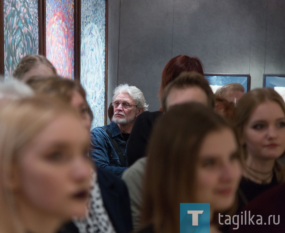 "Путешествие в сад."  Выставка Елены Чебаковой.