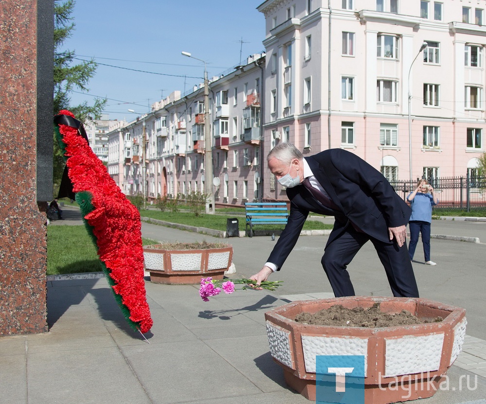 Глава Нижнего Тагила Владислав Пинаев возложил венки к памятникам горожанам, воевавшим в годы Великой Отечественной войны