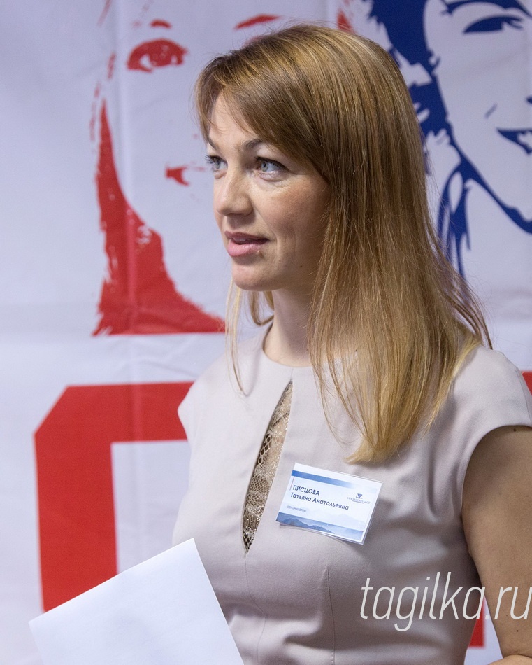 "Славим человека труда!". Слесари КИПиА.

Татьяна Писцова

Рабочие УХП традиционно лидируют в химических номинациях проекта «Славим человека труда!». Компания гордится достижениями Елены Буш, Ирины Урусовой, Александра Шабалина – лучших аппаратчиков в регионе, Елены Прохоренко, Евгении Шереметьевой и Наталии Брусницыной, в разные годы становившихся победителями и призерами областных профтурниров лаборантов химического анализа. В 2013 году уралхимпластовец Игорь Панов завоевал звание «Лучший электромонтер». В 2014-ом победителем областного конкурса по профессии «Водитель погрузчика» стал представитель УХП Артем Аманжулов.