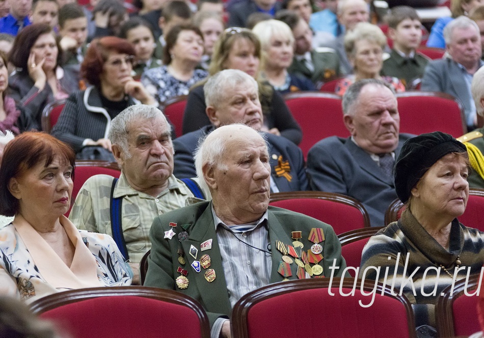 «Героям былых времен»