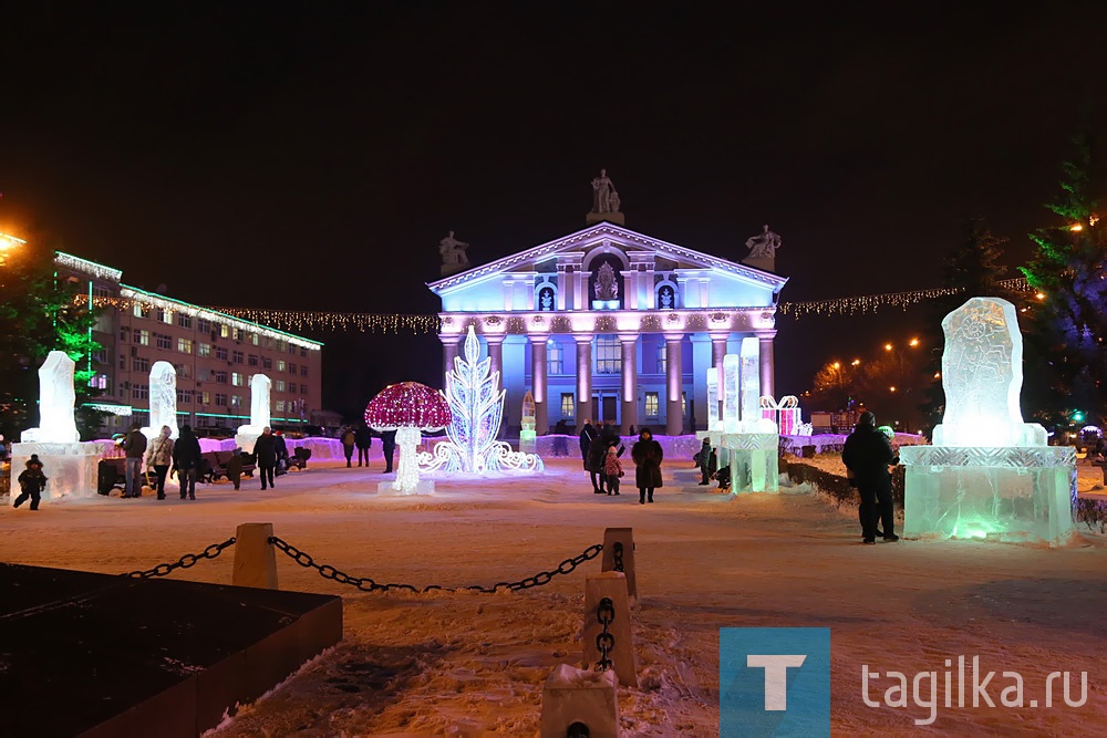 Главная елка города зажгла свои огни!