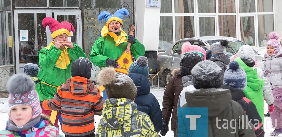 В библиотеке прошли масленичные хороводы для детей

Сегодня в центральной детской библиотеке прошел праздник, посвященный Масленице. 
