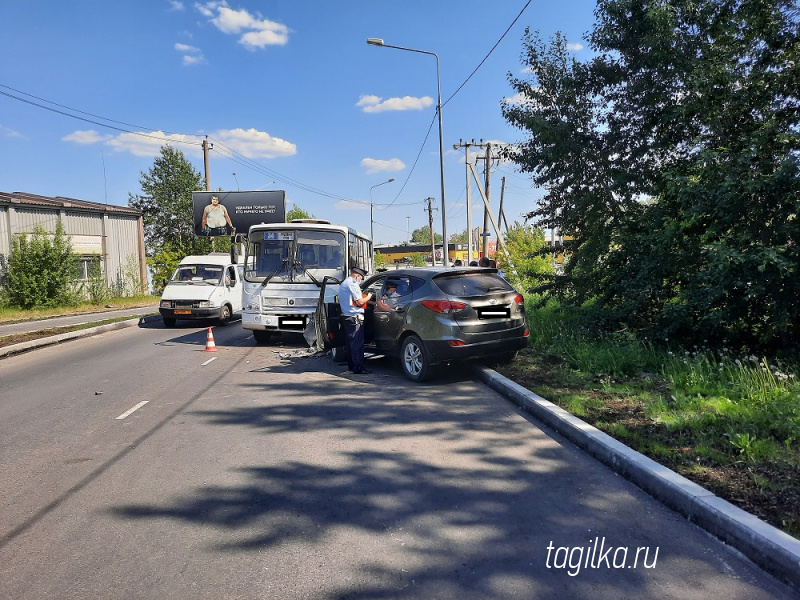 В Нижнем Тагиле произошло ДТП с участием автобуса