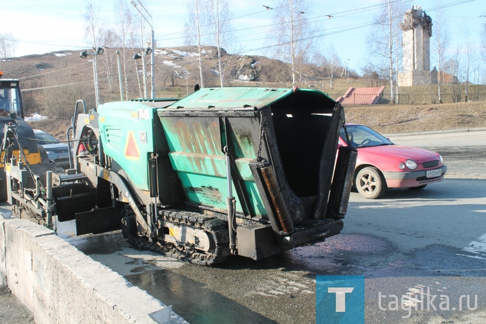 В Нижнем Тагиле на плотине идет укладка дороги