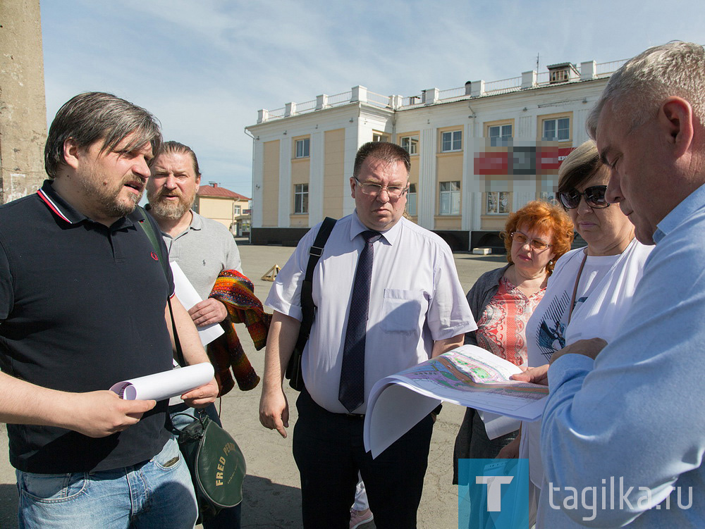 Обсуждение стелы «Город трудовой доблести» на Привокзальной площади