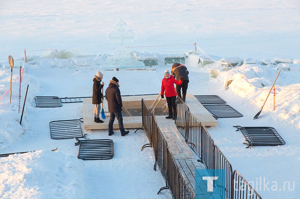 Крещенская купель оборудована на городском пруду у клуба моржей