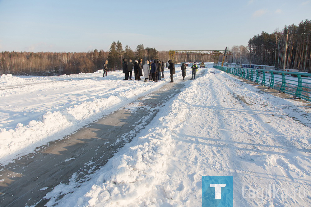 Новый мост соединил два берега Тагильского пруда