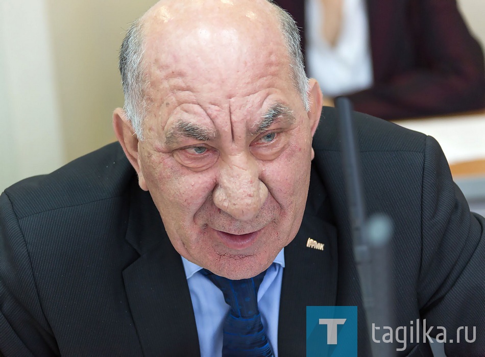 Депутаты не хотели, чтобы Владимир Радаев ушел из гордумы.