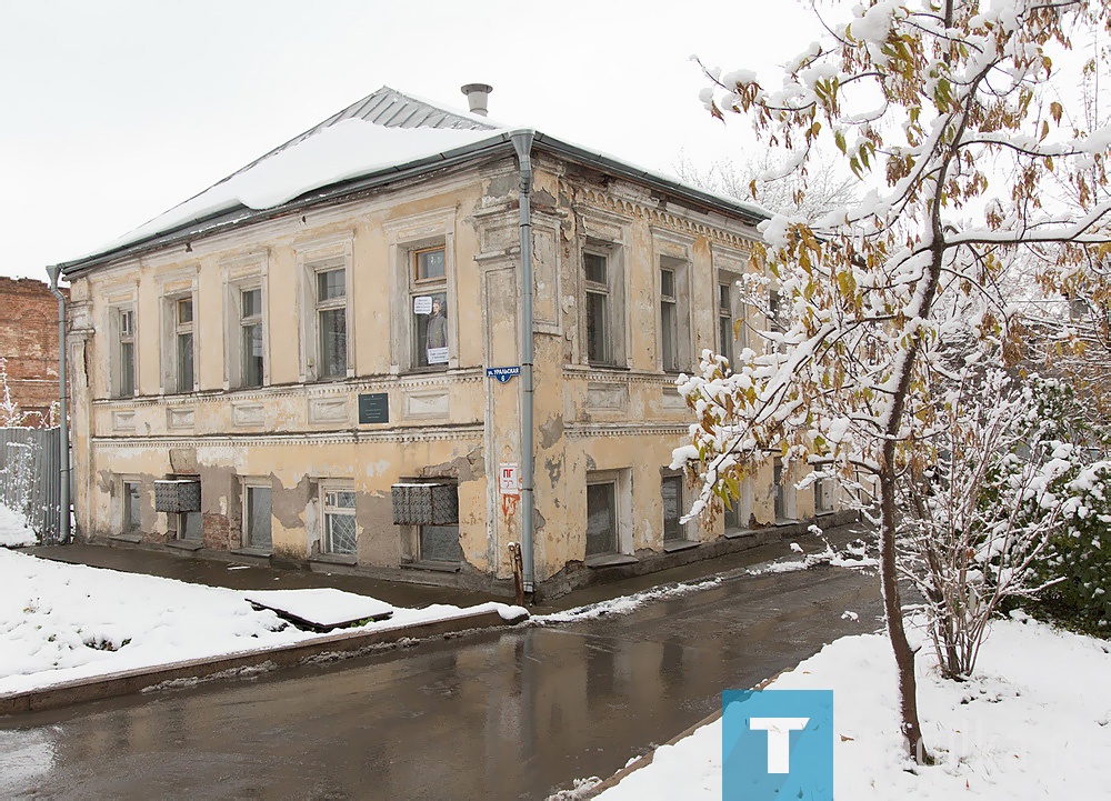 В краеведческой библиотеке Нижнетагильского музея-заповедника постоянно проходят тематические книжные выставки. В эти дни тагильчане могут увидеть сразу две: «Я пользуюсь случаем увидеть мир» и «Герой не гибнет, умирая…» (12+).

Первая посвящена научным экспедициям Гумбольдта и Менделеева в Нижнем Тагиле, которые состоялись, соответственно, 190 и 120 лет назад. Редкие книги, интересные факты, подзабытые подробности…