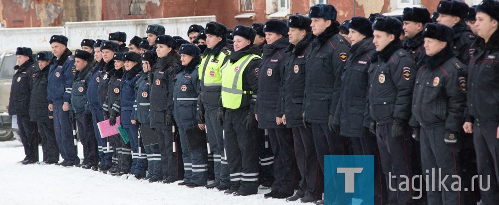 
Дежурные наряды в составе инспектора ДПС и двух полицейских с половины четвертого до половины восьмого вечера будут дежурить на 47 самых людных пешеходных переходах. 
В течение последних полутора месяцев на территории нашего города и Горноуральского городского округа в дорожно-транспортных происшествиях погибли три пешехода, травмированы 11. 

Печально, но факт, происшествия, связанные с наездами на пешеходов составляют значительную часть (порядка половины) от общего количества дорожно-транспортных происшествий.