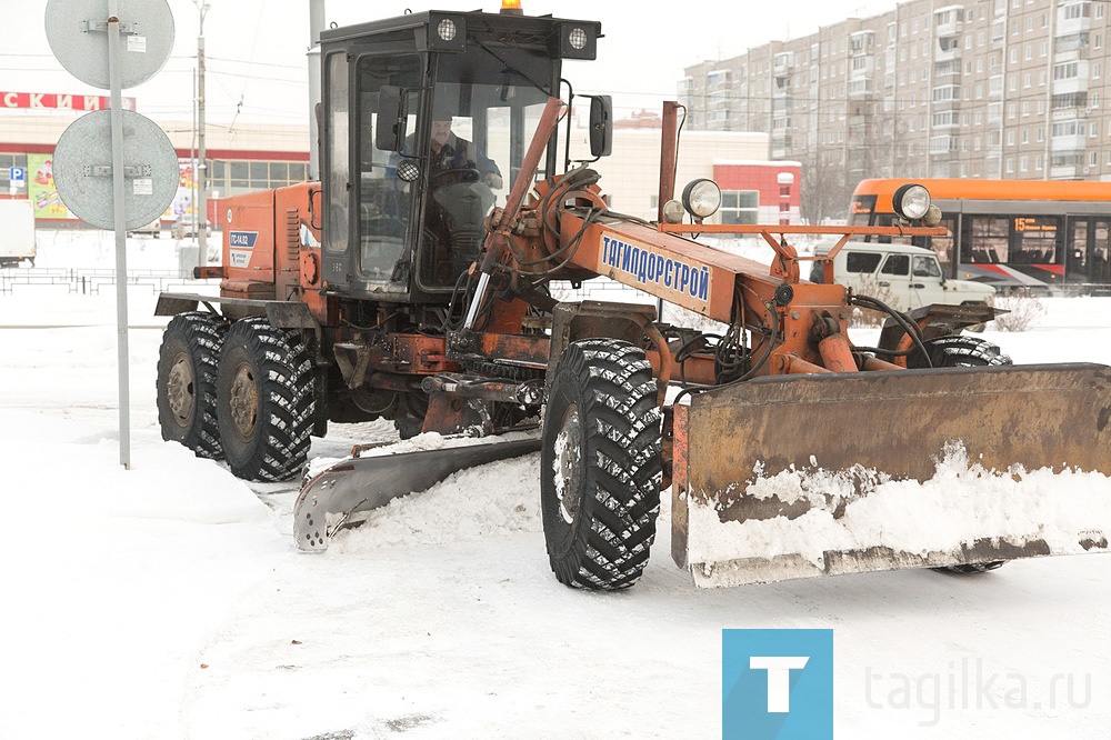 Региональные трассы от снега расчищают более 300 единиц техники