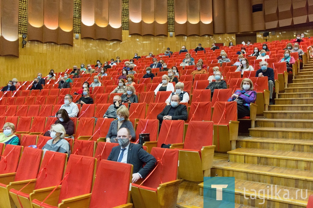 В общественно-политическом центре состоялись публичные слушания по исполнению бюджета за 2019 год