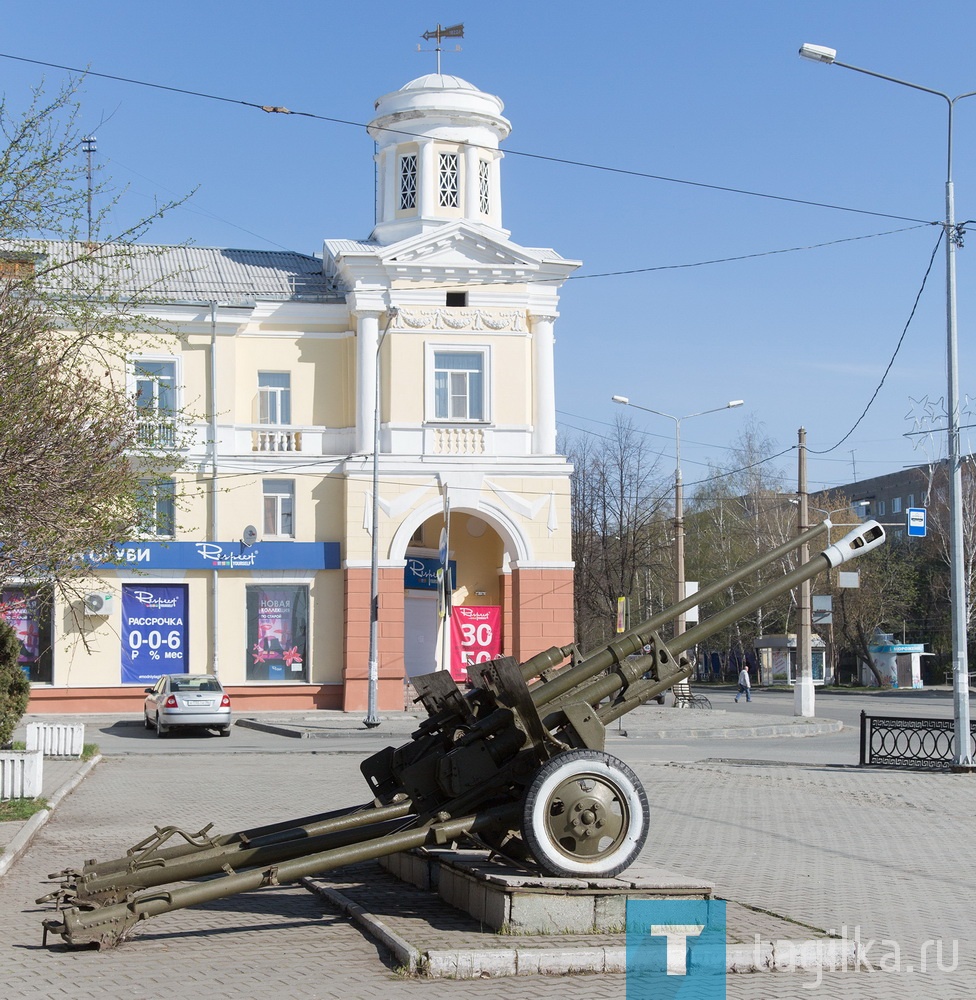 Сотрудники ВГОКа привели в порядок памятник погибшим горнякам