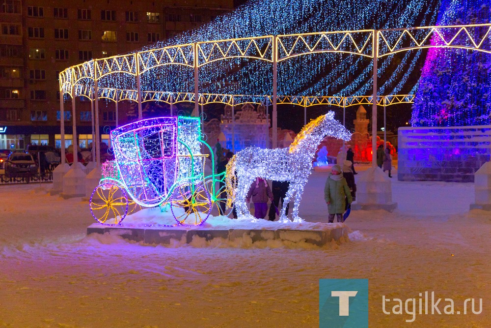 В центре Нижнего Тагила зажглась главная елка