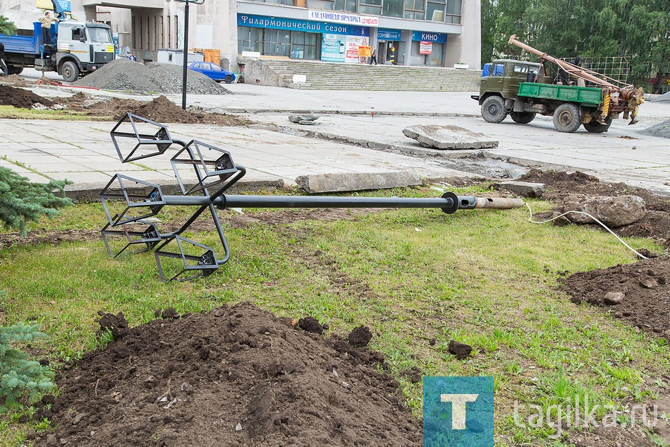 Реконструкция. Площадь у Современника. 01.07.2016.