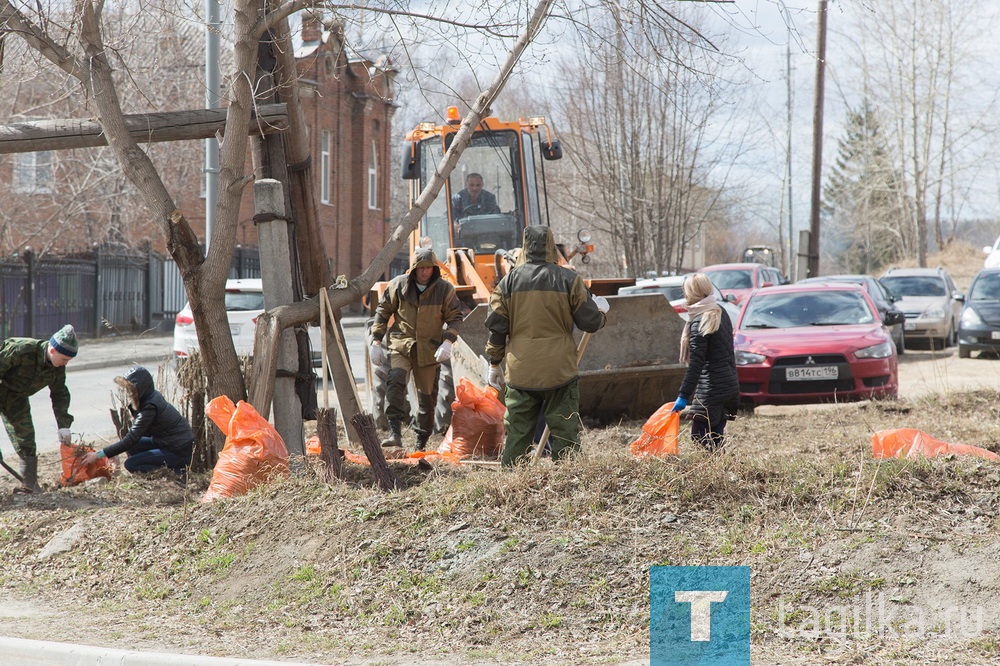 Первый субботник в этом году проходит в Ленинском районе