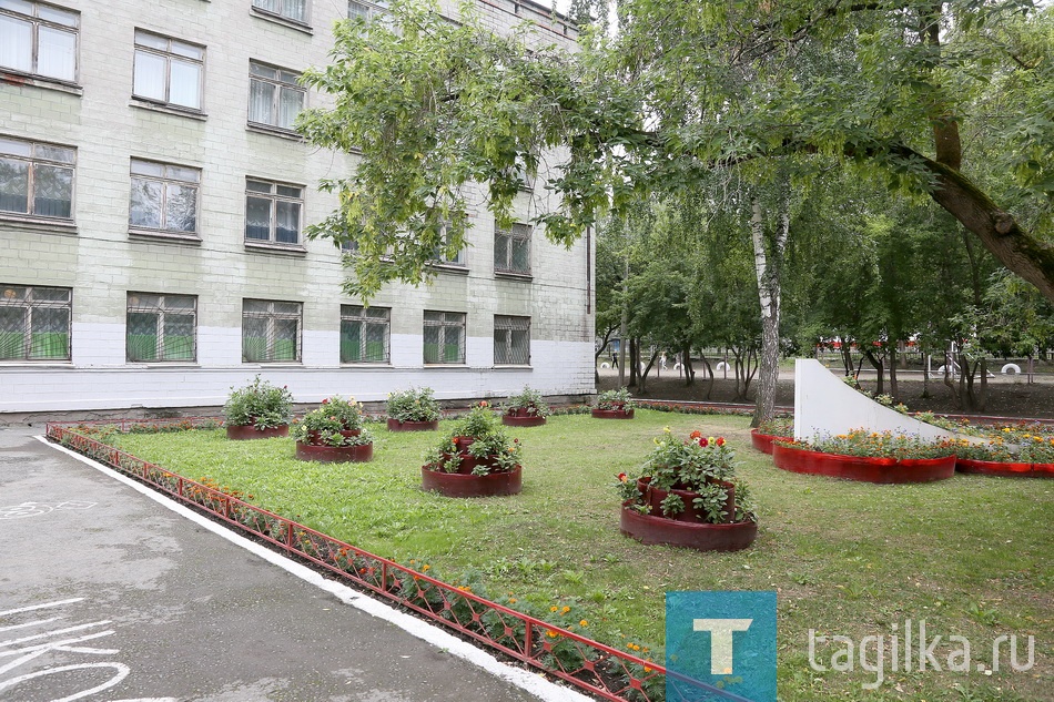 Гимназия N18 к новому учебному году.