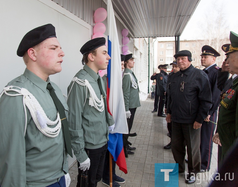 Сегодня открылась мемориальная доска в память о милиционере-герое Андрее Аргаузове