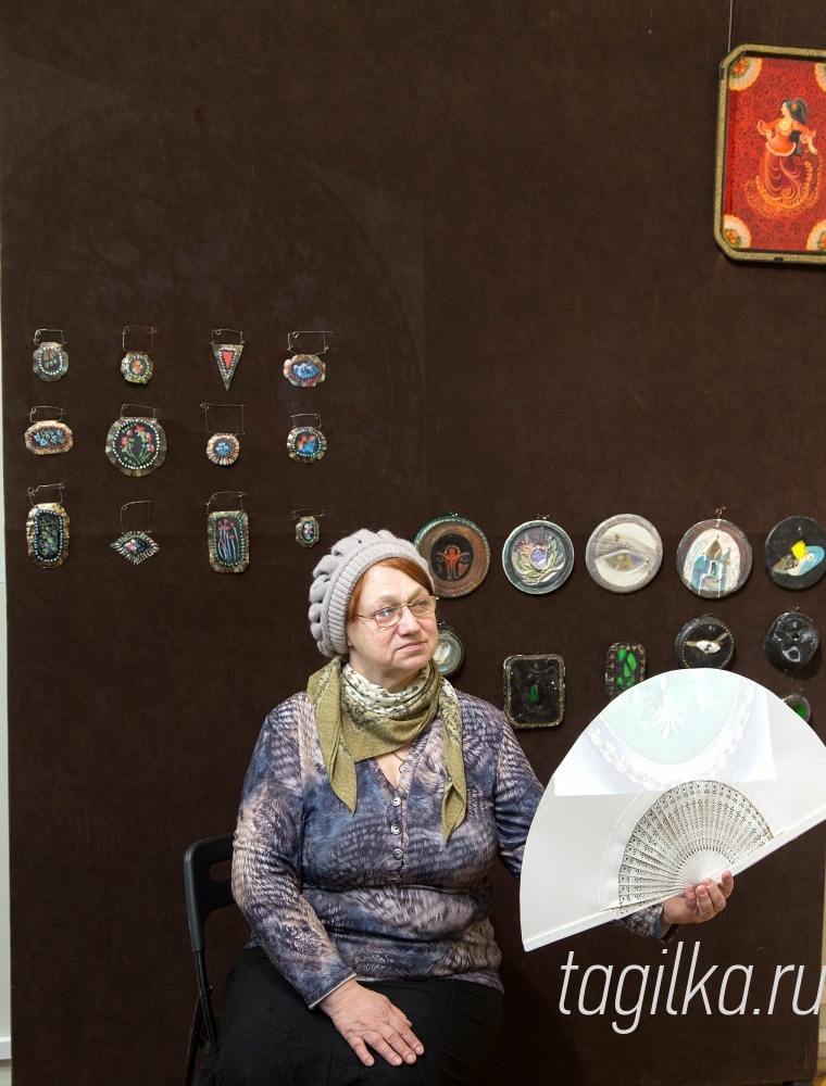Выставка. Рефлексия подносов.