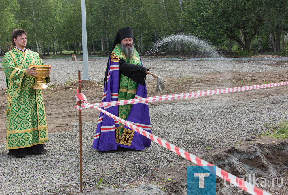 Молебен перед началом строительства часовни в сквере за ДК «Юбилейный»