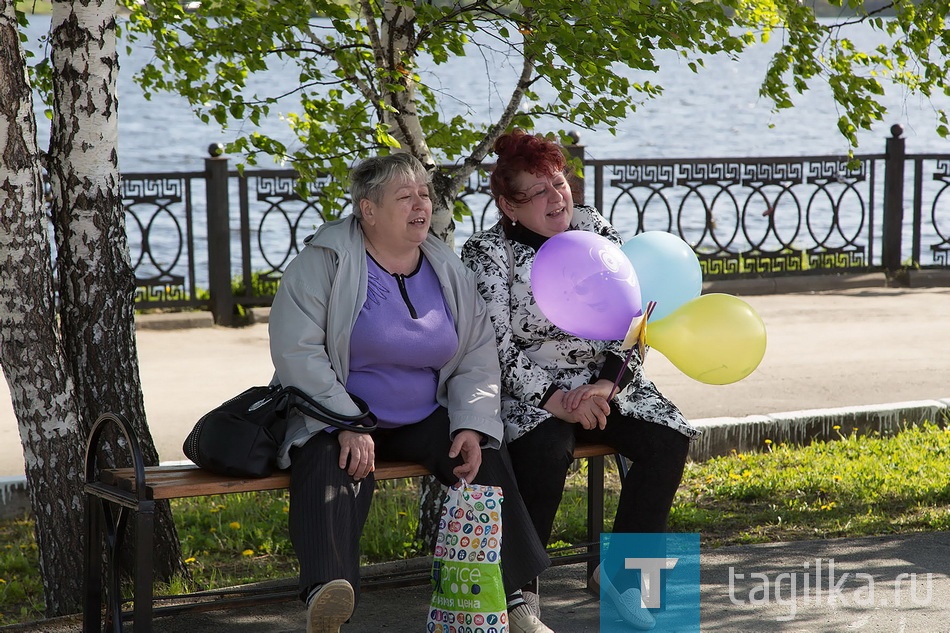 Первый парад детских духовых оркестров

Все время, пока шел фестиваль, к сценической площадке подходили взрослые и дети, с удовольствием слушали музыку, танцевали или отбивали ногами такт маршей. Все музыкальные коллективы, участвовавшие в мероприятии, получили дипломы управления культуры администрации города.