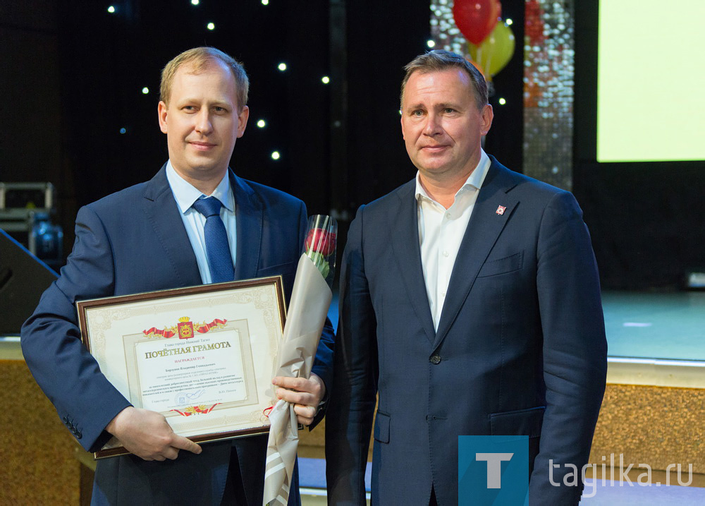 Владислав Пинаев вручил награды лучшим работникам ЕВРАЗ НТМК