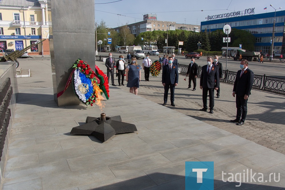 Глава Нижнего Тагила Владислав Пинаев возложил венки к памятникам горожанам, воевавшим в годы Великой Отечественной войны