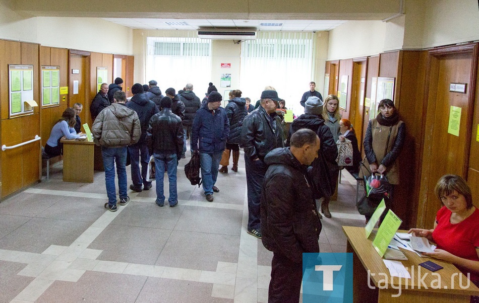 Я бы дворником пошел, пусть меня научат или все работы хороши,выбирай на вкус.