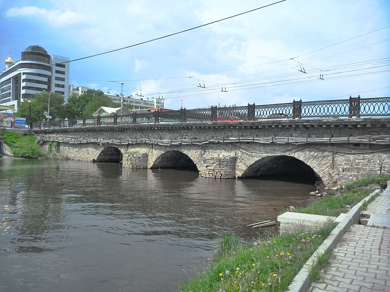 В Екатеринбурге под мостом на Малышева появится пешеходная дорожка