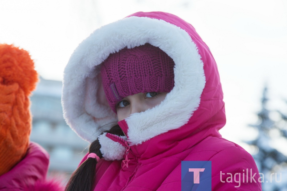 Подготовка Театральной площади к Новому 2017 году.