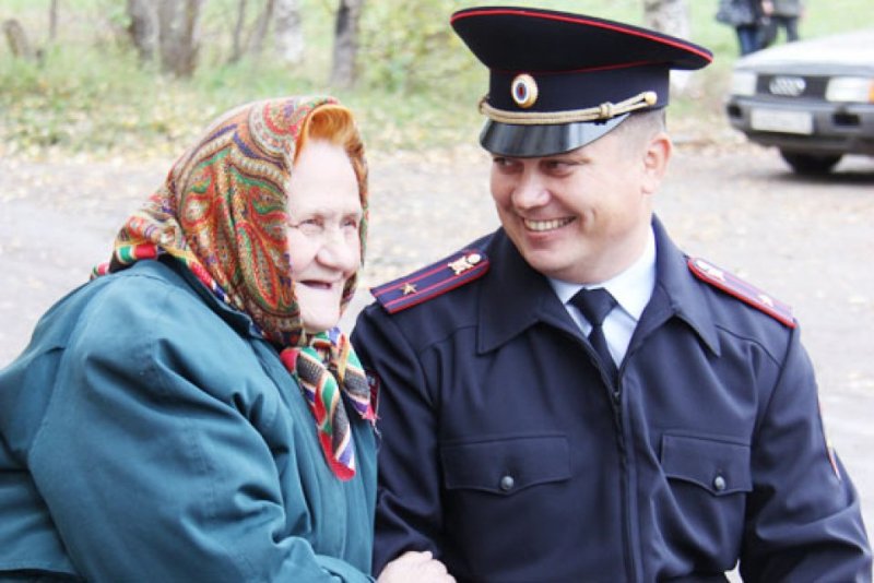 Тагильские полицейские помогли пенсионерке...