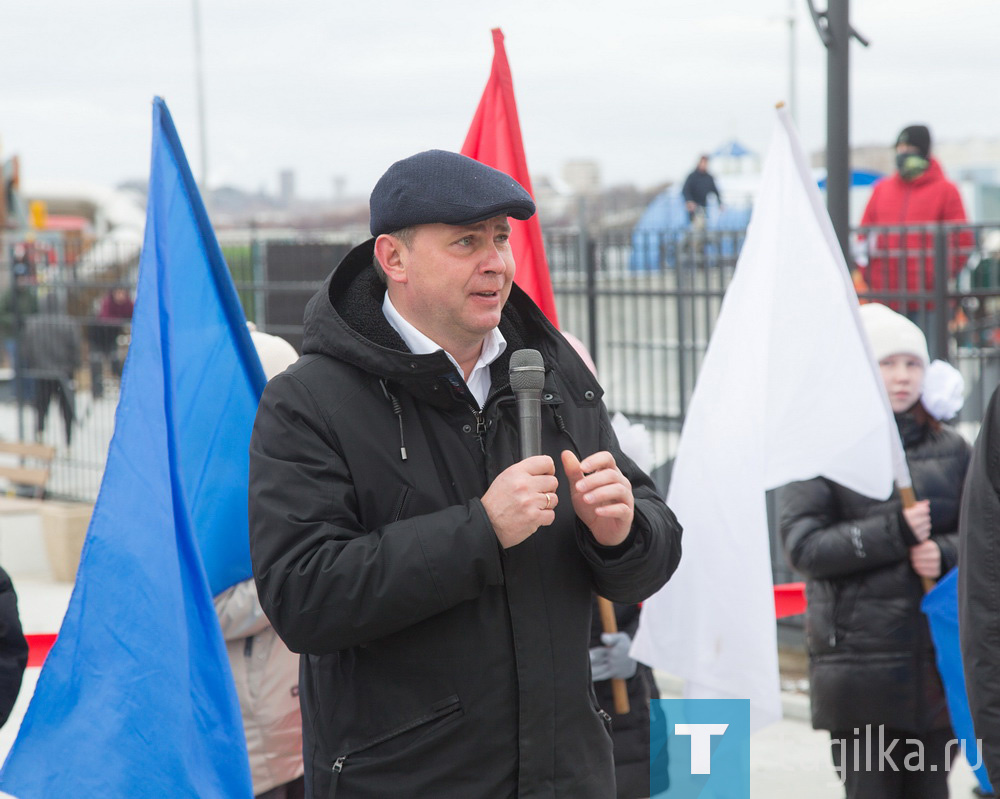 Глава города Владислав Пинаев подчеркнул, что реализация такого масштабного проекта стала возможной только благодаря слаженной работе большой команды. «Первое с чего все началось – идею одобрил и поддержал губернатор Свердловской области. Без его поддержки нам бы реализовать это не удалось. По плану производства работ проект был рассчитан на 2 года, а сделали за 10 месяцев. Хочу поблагодарить всех. У нас получилось! Это действительно подарок к 300-летию города», - сказал мэр.