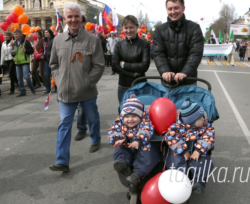 Великой Победе-70 лет. Военный  парад и демонстрация. Н-Тагил.