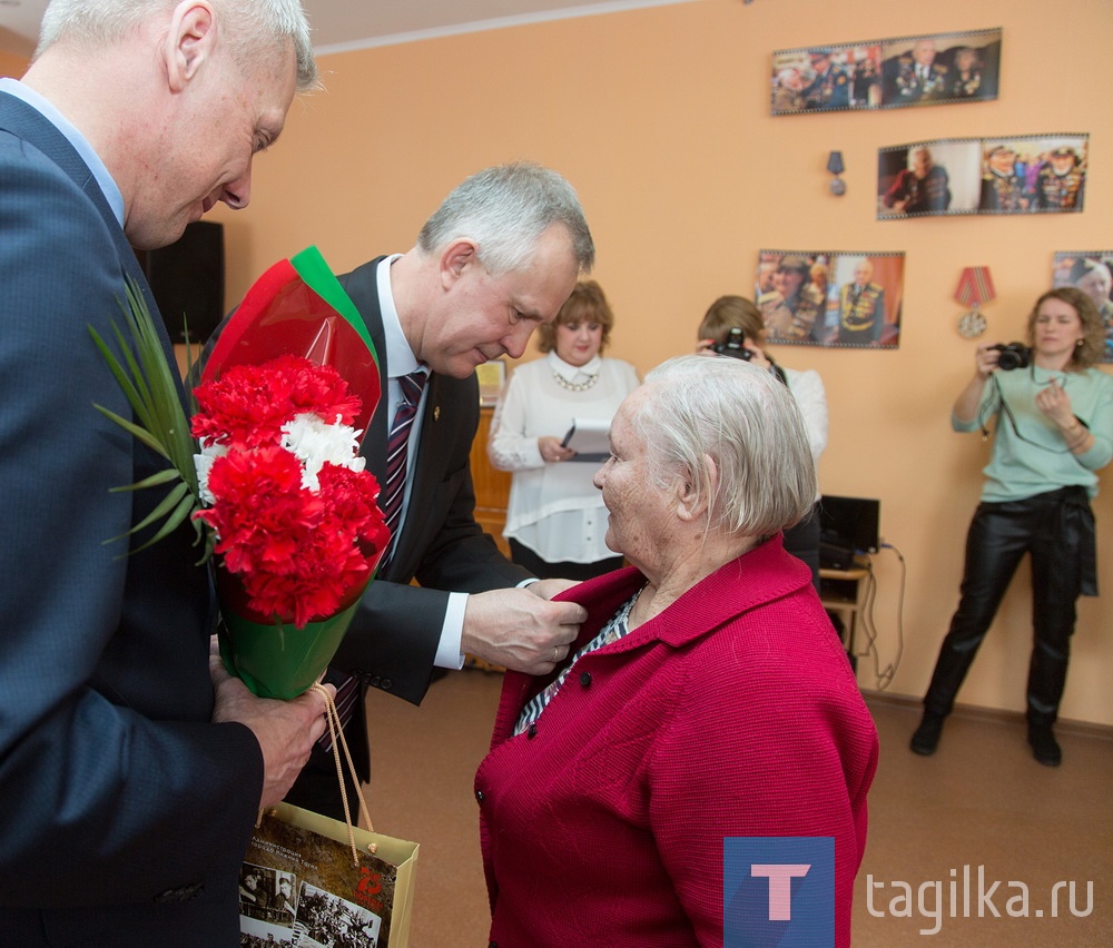 Торжественное вручение юбилейных медалей «75 Победе в Великой Отечественной войне 1941-1945 гг.»