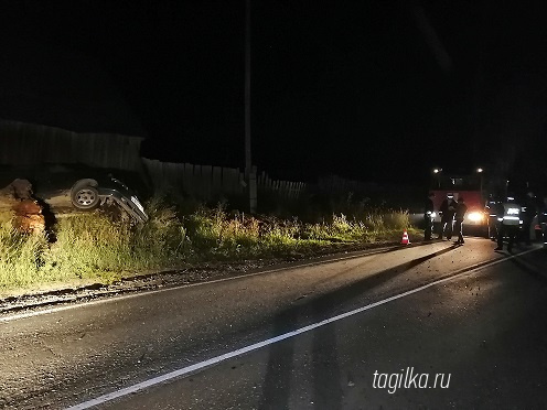 В селе под Нижним Тагилом водитель наехал на электрическую опору и погиб