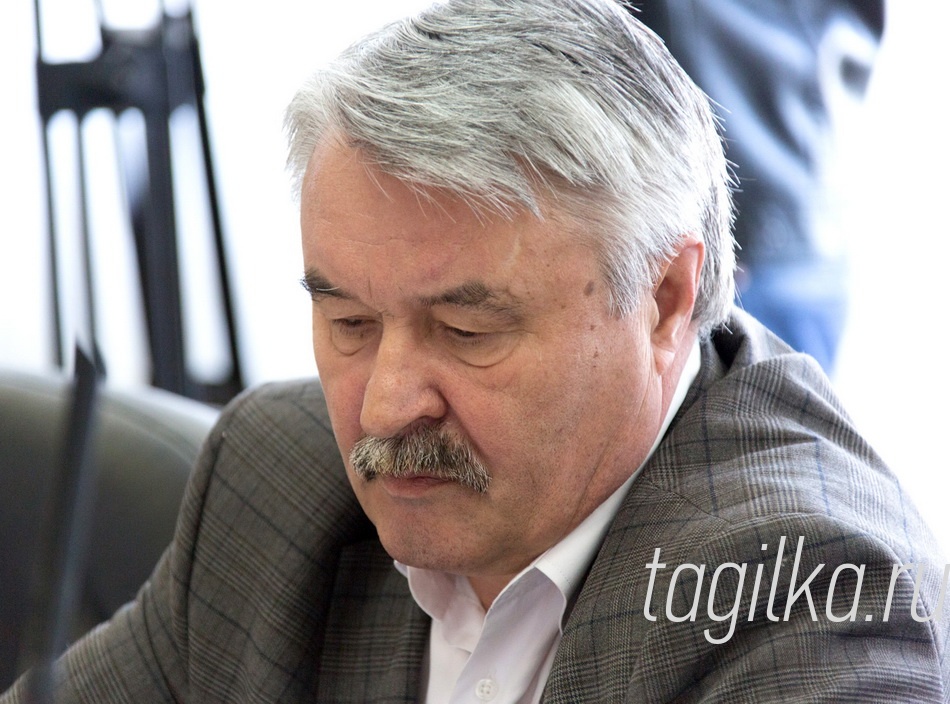  Упоров Геннадий Емельянович.