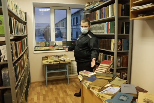 Центральная библиотека Нижнего Тагила передала осужденным ИК-12  художественные книги 