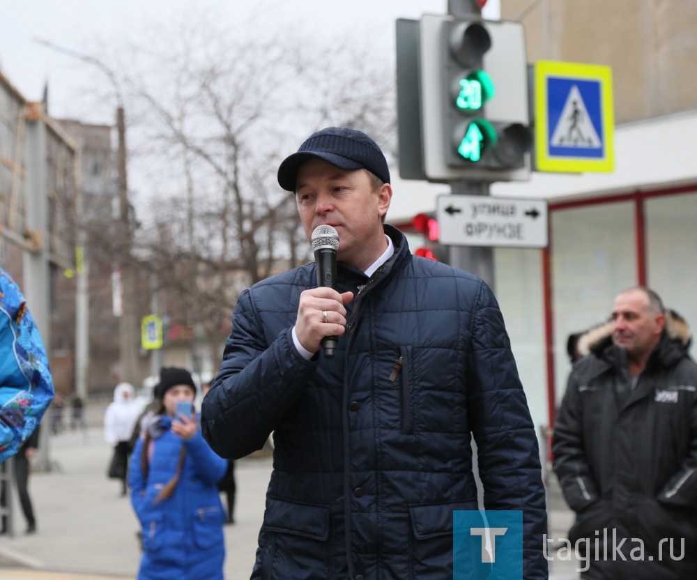 - Общими усилиями мы реализуем любую задачу, - подтвердил Василий Старков. – Их стоит еще очень много: и по программе губернатора «Пятилетка развития», и по федеральной программе «Безопасные и качественные дороги». Один из важнейших планов – строительство моста через Тагильский пруд.