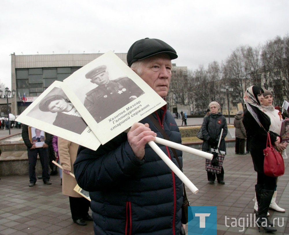 Участники «Бессмертного полка» готовятся к параду