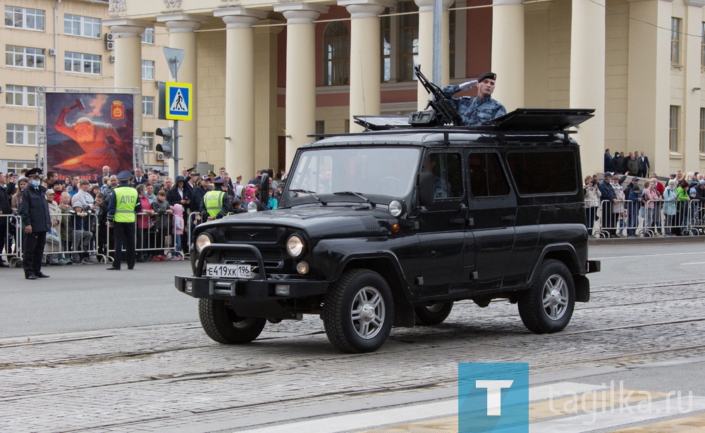 Шествием военной техники отметили тагильчане 100-летие отечественного танкпрома и 75-годовщину Победы в Великой Отечественной войне