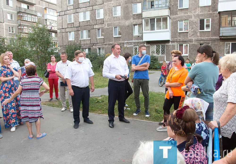 Глава города Владислав Пинаев встретился с жителями домов на улице Дарвина